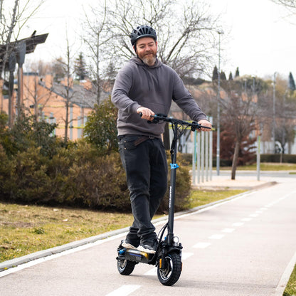 SMARTGYRO Speedway - Patinete Eléctrico para Adultos con Motor de 500W 48V, Batería 12.500 mAh, Doble suspensión Reforzada, Frenos de Disco, 4 Intermitentes, Scooter, 3 Modos de conducción